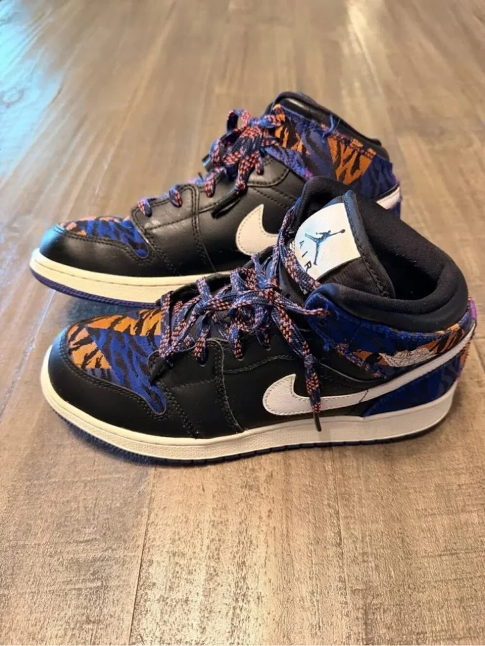 Nike Air Jordan 1 Mid SE GS 